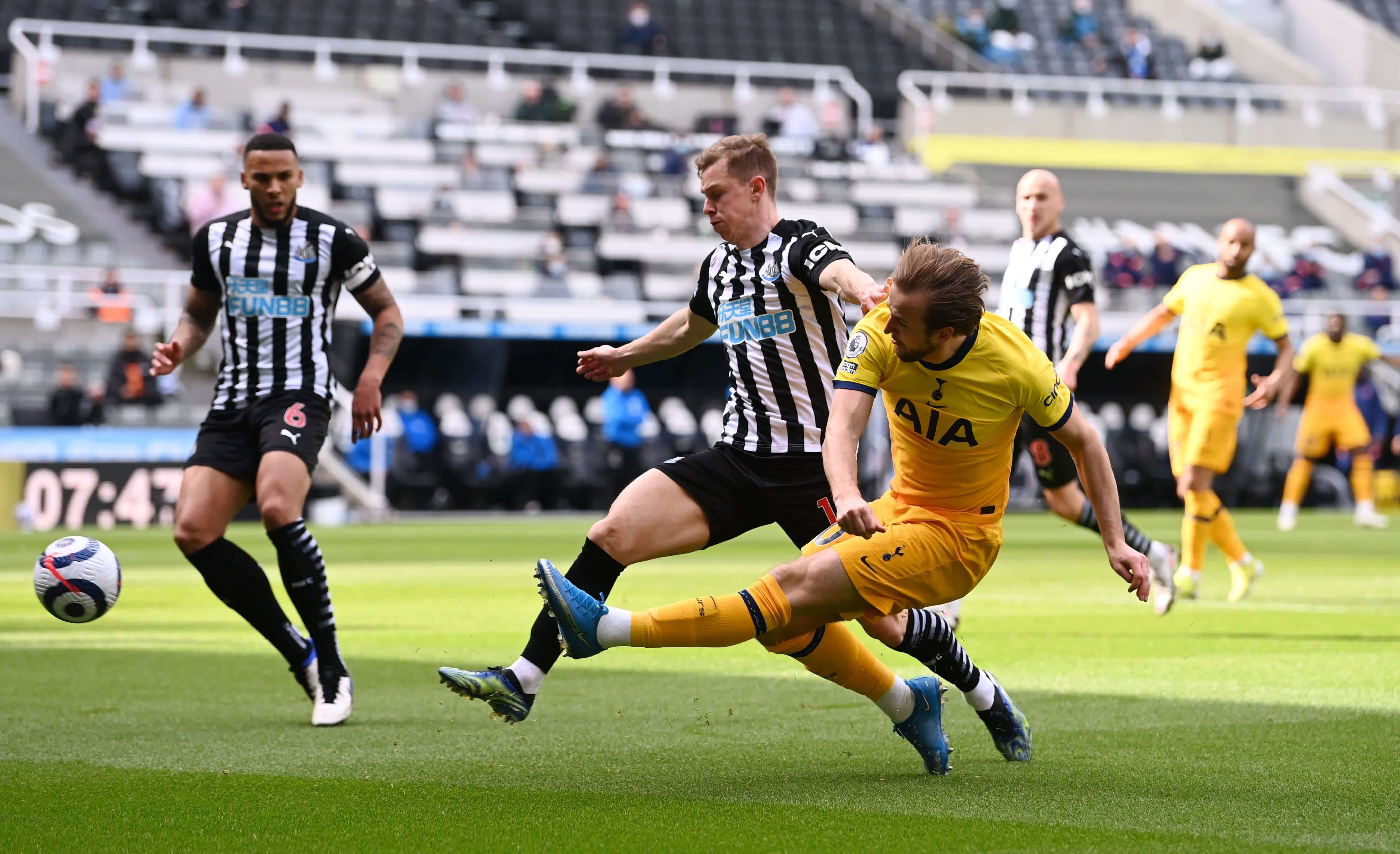 大赛中夺得 大赛中夺得