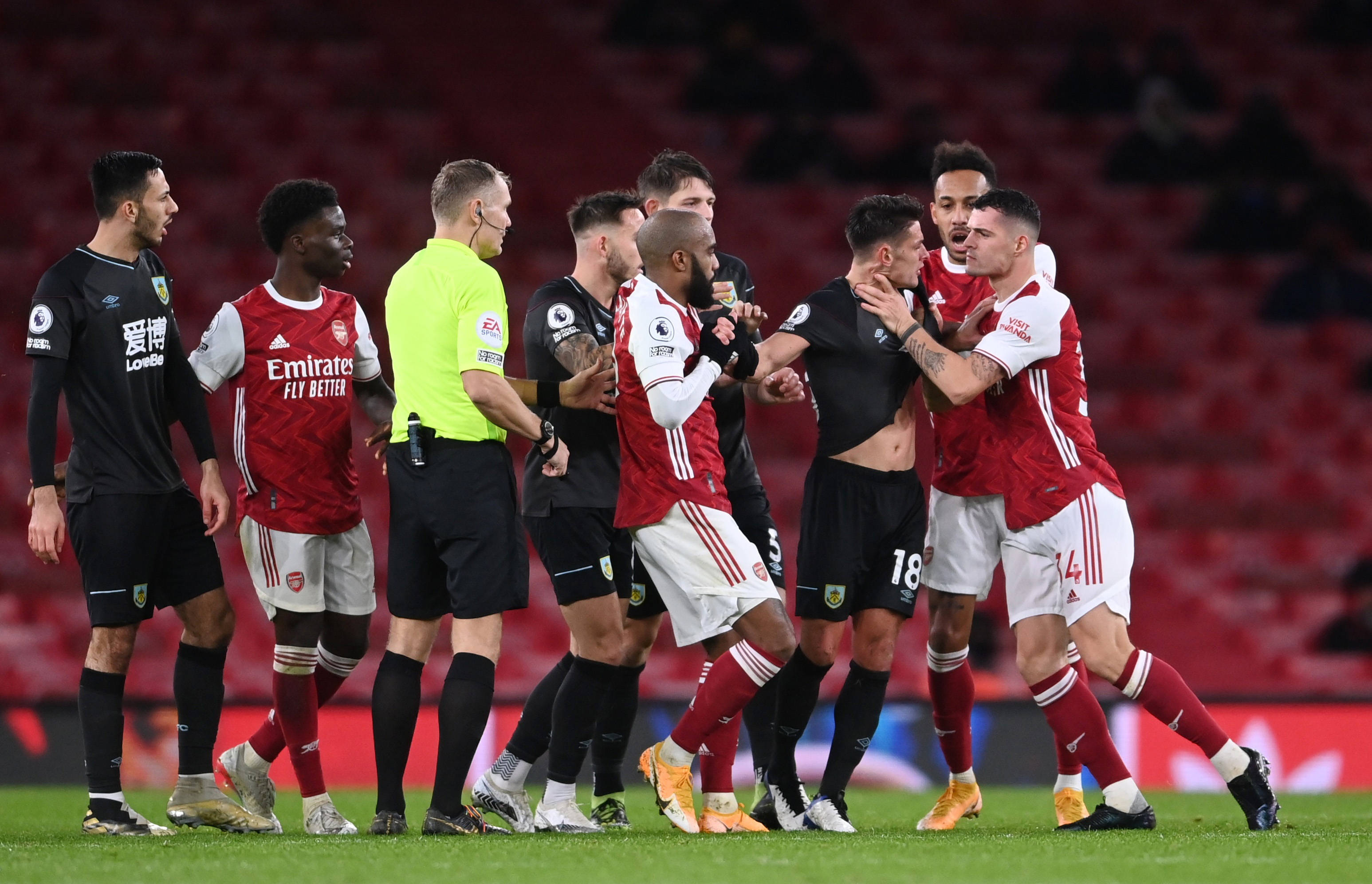 汰赛中展现 汰赛中展现